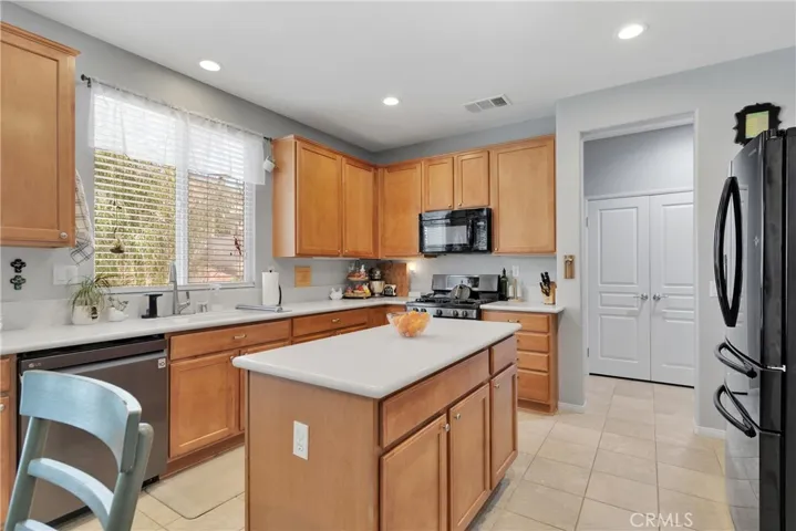 15716 Desert Poppy Lane, Victorville, California 92394