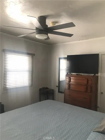 1009 E 84th Street, Los Angeles, California 90001