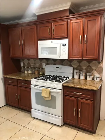 1009 E 84th Street, Los Angeles, California 90001