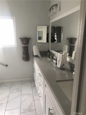 1009 E 84th Street, Los Angeles, California 90001