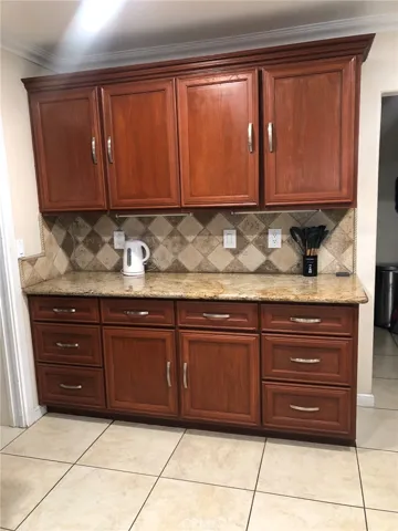 1009 E 84th Street, Los Angeles, California 90001