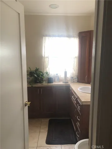 1009 E 84th Street, Los Angeles, California 90001