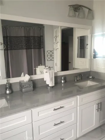 1009 E 84th Street, Los Angeles, California 90001