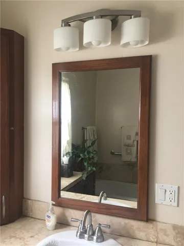 1009 E 84th Street, Los Angeles, California 90001