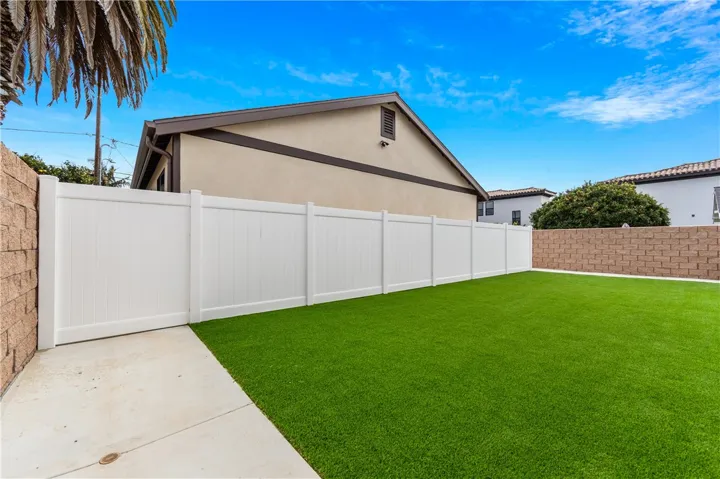 1820 Main Street, Huntington Beach, California 92648