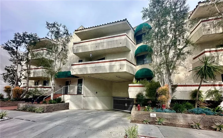 3932 N Virginia Road 201, Long Beach, California 90807