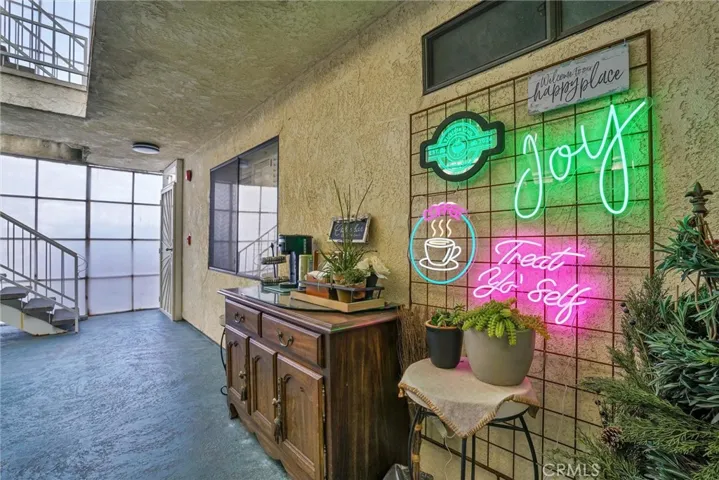 3932 N Virginia Road 201, Long Beach, California 90807
