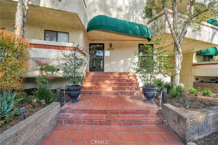3932 N Virginia Road 201, Long Beach, California 90807