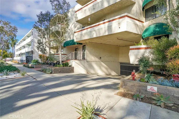 3932 N Virginia Road 201, Long Beach, California 90807
