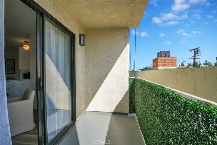 3932 N Virginia Road 201, Long Beach, California 90807