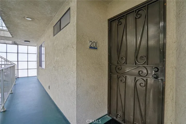 3932 N Virginia Road 201, Long Beach, California 90807