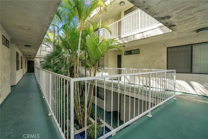 3932 N Virginia Road 201, Long Beach, California 90807