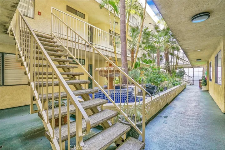 3932 N Virginia Road 201, Long Beach, California 90807
