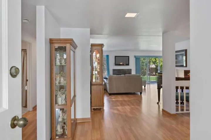 1245 Glacier Ave, Pacifica, California 94044
