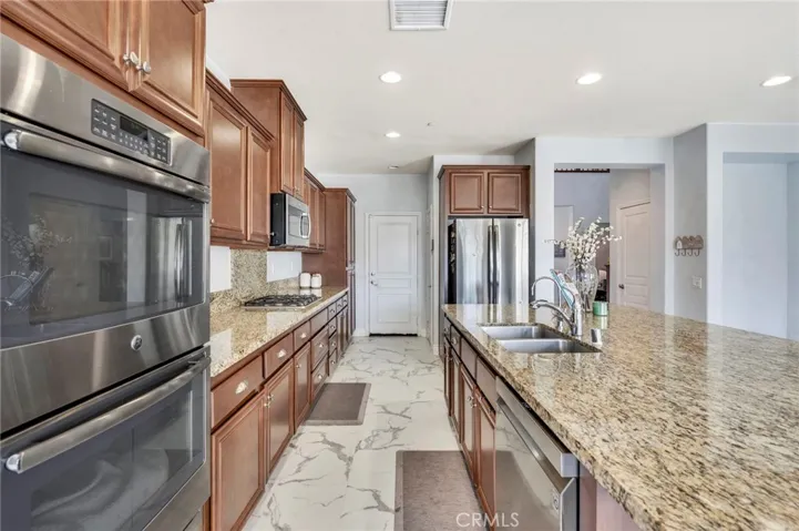 11793 Silver Birch Road, Corona, California 92883