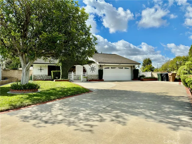 4898 Via De La Luna, Yorba Linda, California 92886