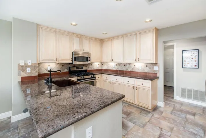 6908 Thrush Place, Carlsbad, California 92011