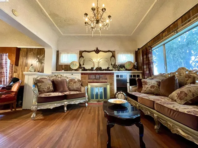 579 5th St., Richmond, California 94801