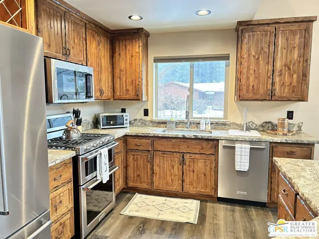 800 Edgemoor Road, Big Bear, California 92315