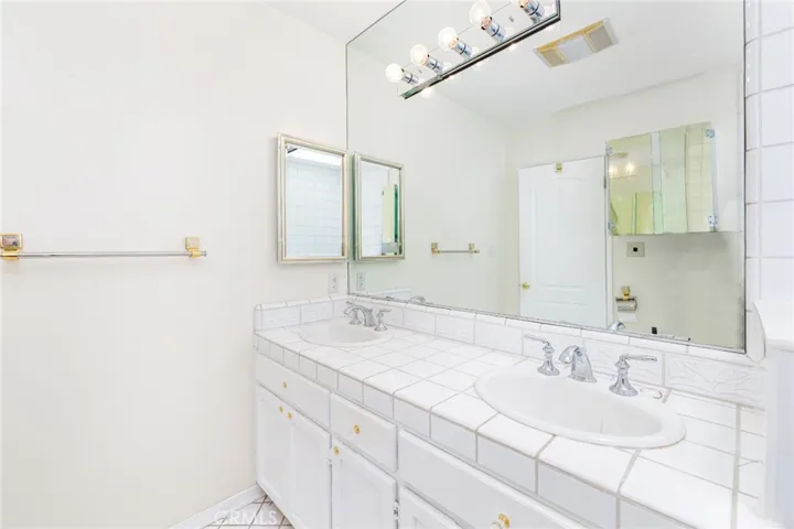 15431 Milbank Street, Encino, California 91436