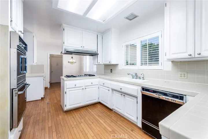 15431 Milbank Street, Encino, California 91436
