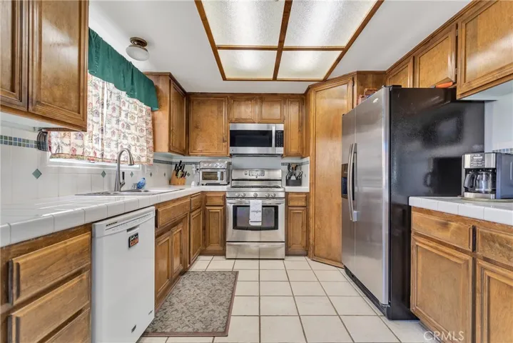 27052 Pirateer Lane, Helendale, California 92342