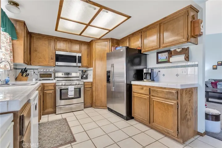27052 Pirateer Lane, Helendale, California 92342