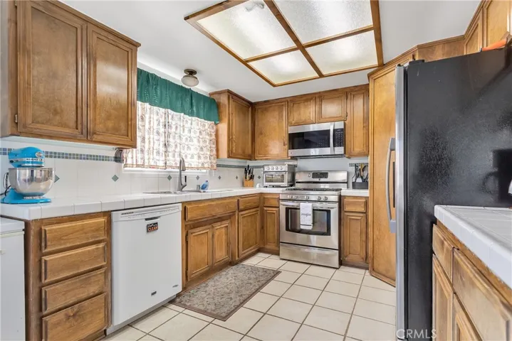27052 Pirateer Lane, Helendale, California 92342