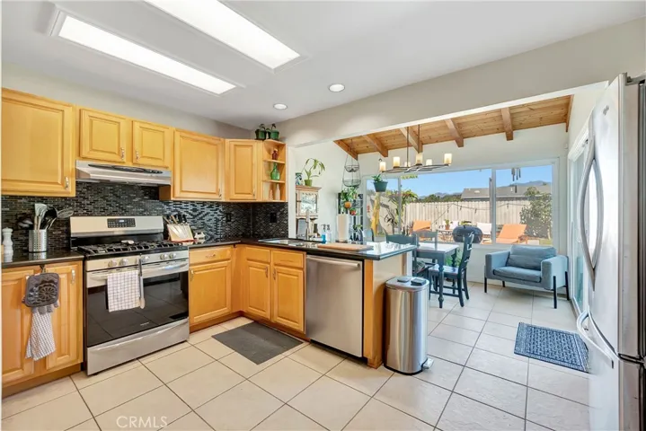 Spacious, remodeled kitchen with eat-in area