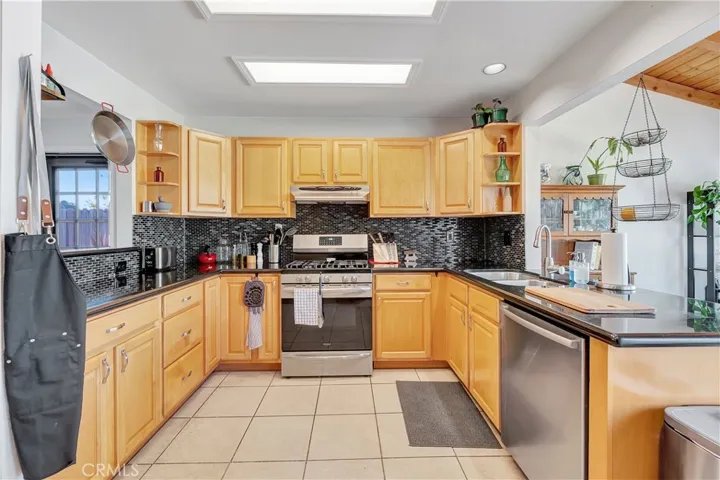 Look at all that cabinet space!!