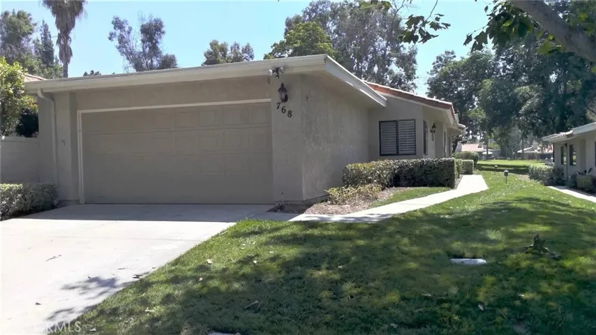 Front driveway / garage