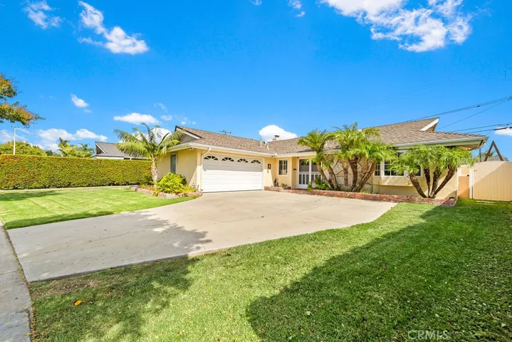 Front yard with direct access to garage and front door entrance