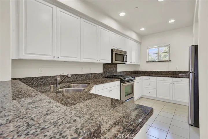 986 Sweetbriar Lane B, Azusa, California 91702