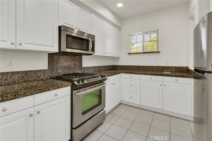 986 Sweetbriar Lane B, Azusa, California 91702