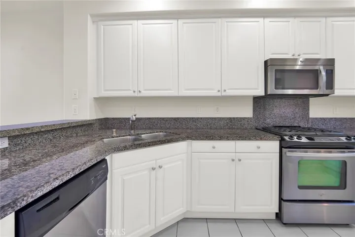 986 Sweetbriar Lane B, Azusa, California 91702