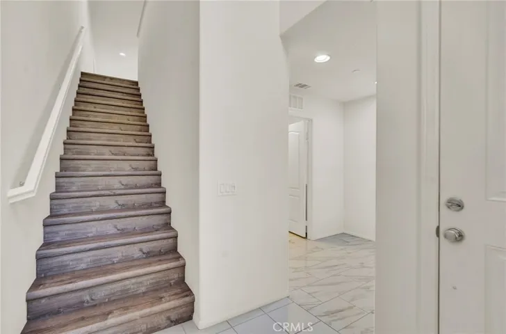 986 Sweetbriar Lane B, Azusa, California 91702