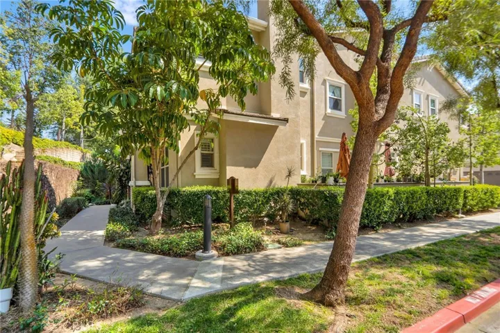 986 Sweetbriar Lane B, Azusa, California 91702
