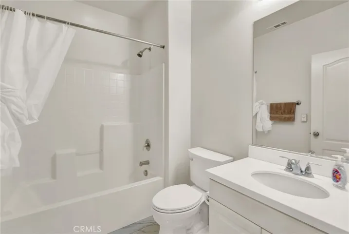 986 Sweetbriar Lane B, Azusa, California 91702