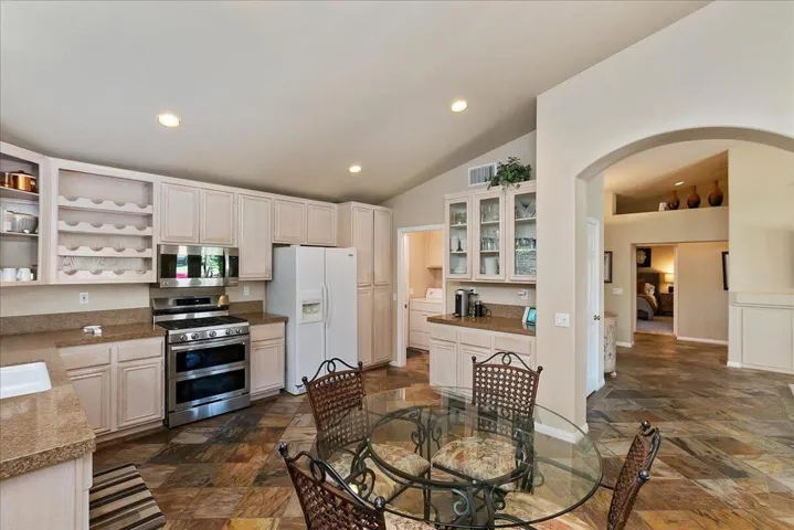 16-Kitchen