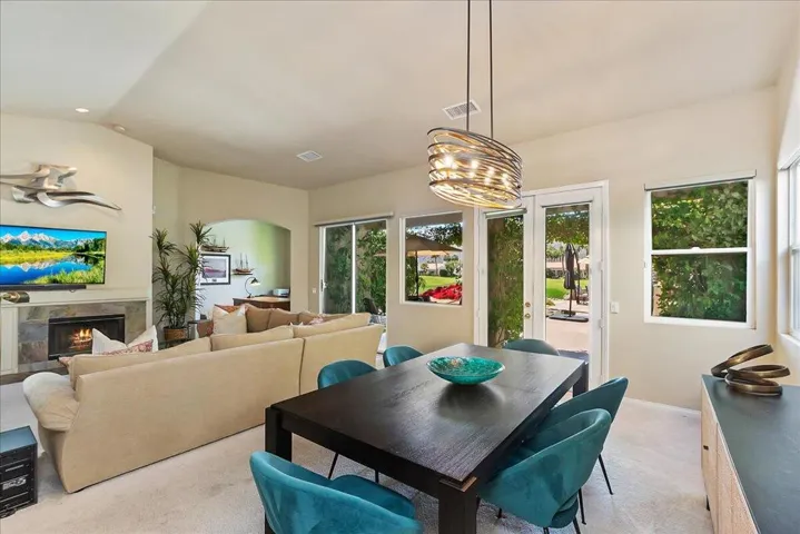 12-Dining Area