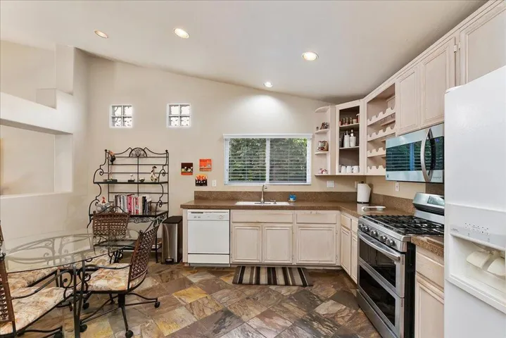 15-Kitchen