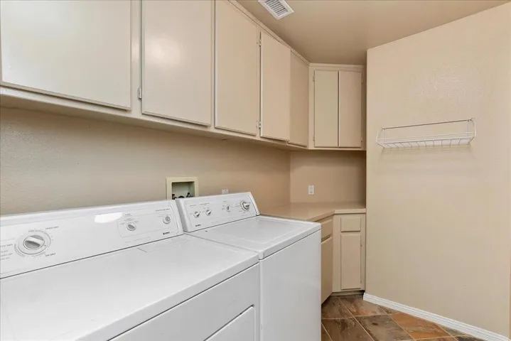 28-Laundry Room