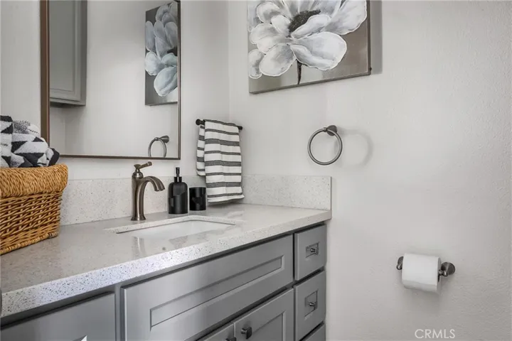 Lower level 1/2 bath.