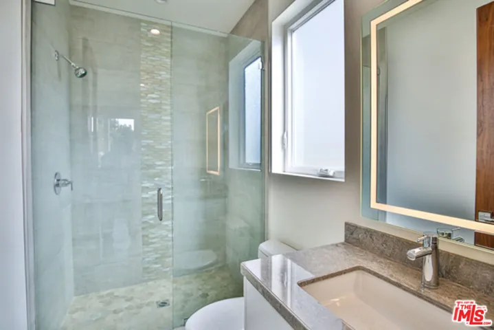 Downstairs bedroom ensuite bath
