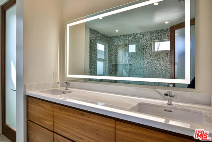 Master bath dual vanities