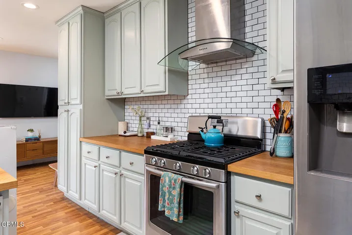 17320 Califa St 009-mls