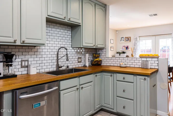 17320 Califa St 008-mls