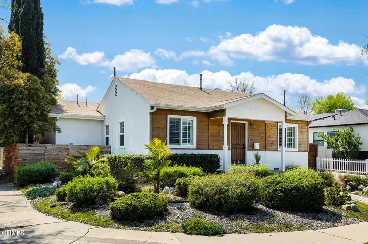 17320 Califa St 001-mls