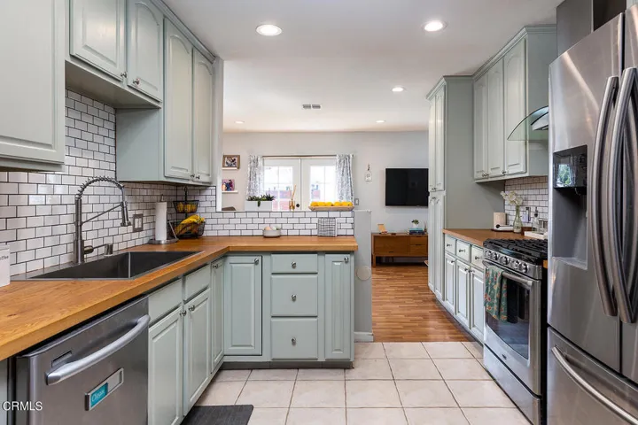 17320 Califa St 007-mls