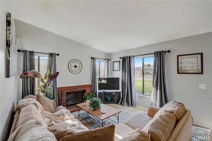 15975 Hibiscus Street, Fontana, California 92335